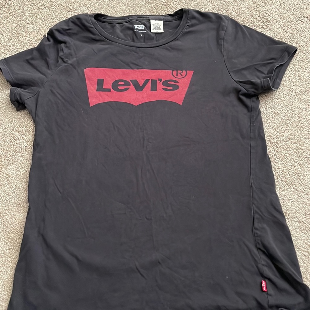 Levi’s tee